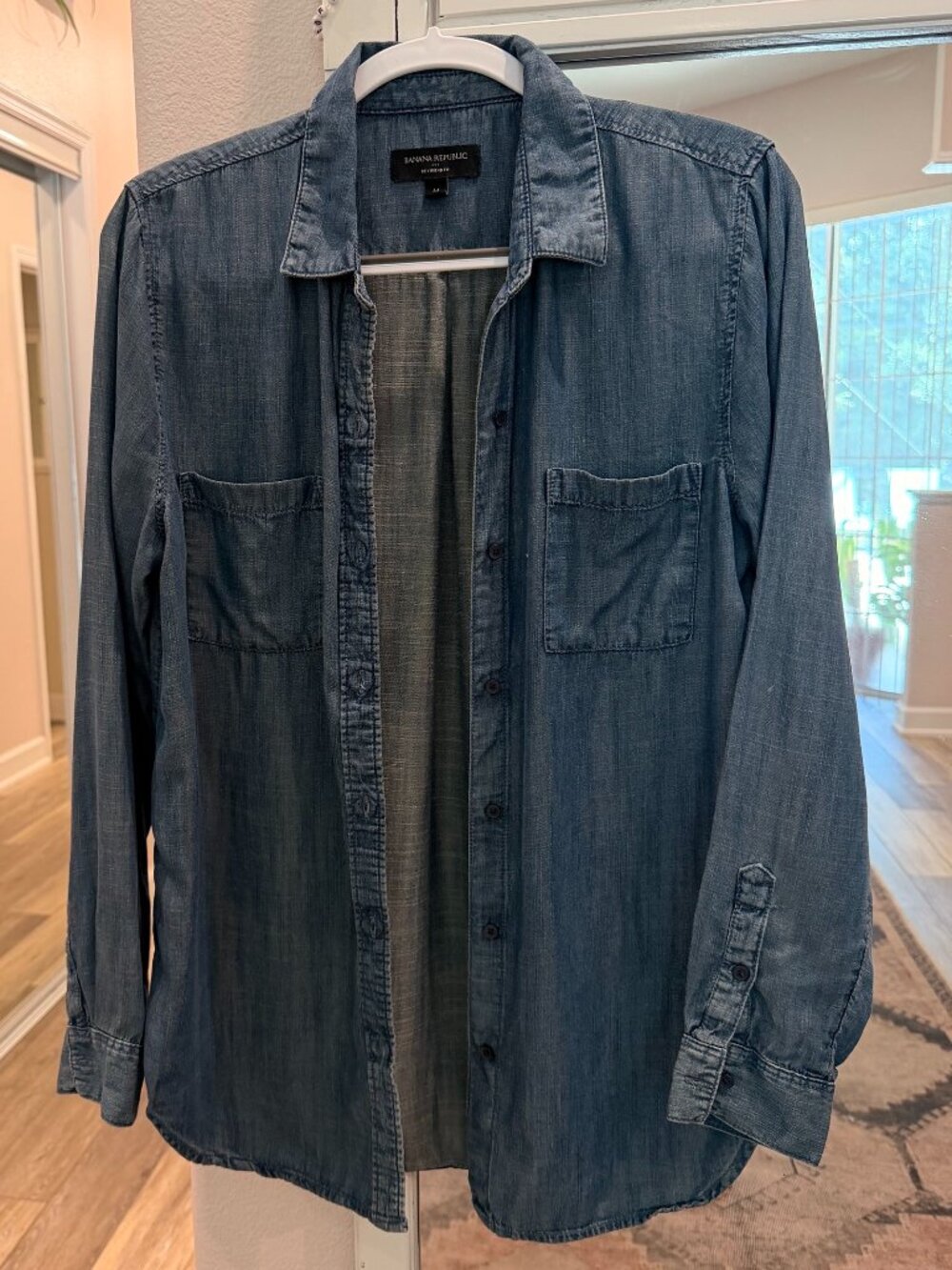 Banana Republic Boyfriend Fit Chambray Denim Button Down Shirt Blue M
